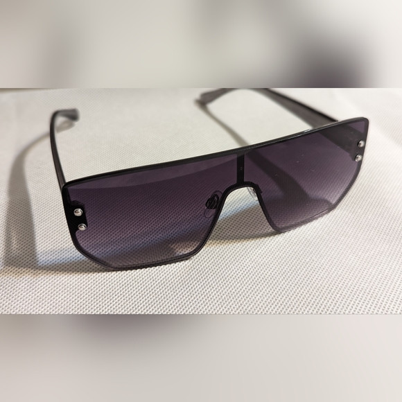 SALE!!!! 🚨🚨🚨 Fryf & Co Sunglasses - Picture 1 of 4